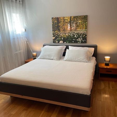 Ana'S Apartments เพทรอซาเน ภายนอก รูปภาพ