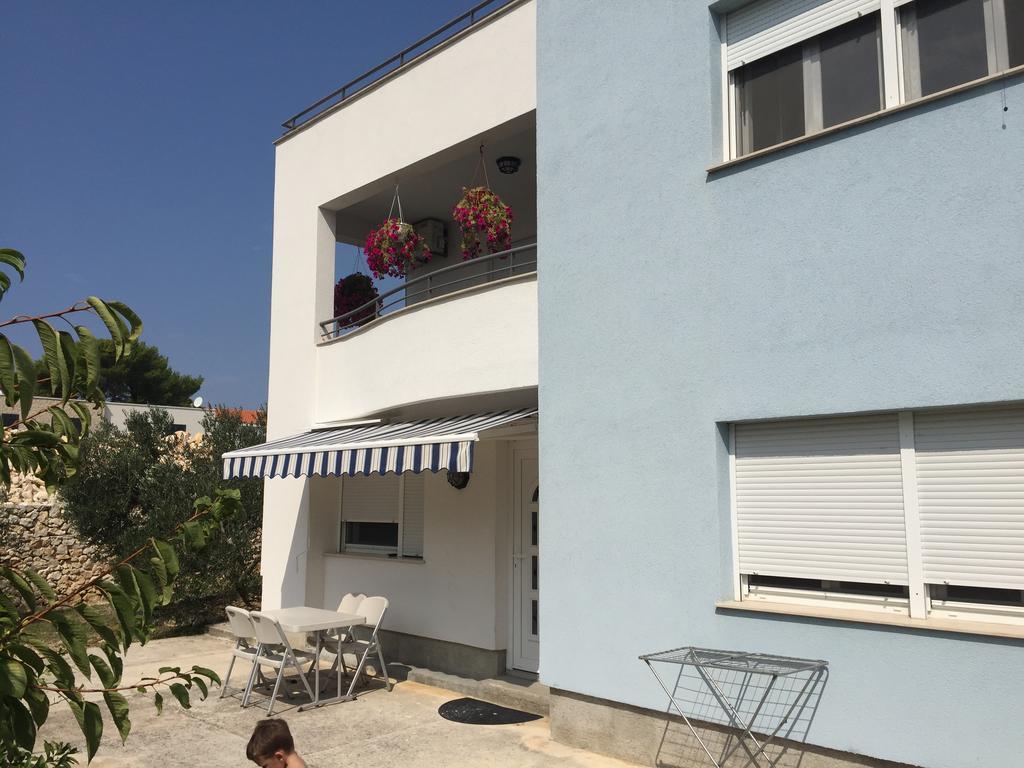 Ana'S Apartments เพทรอซาเน ภายนอก รูปภาพ